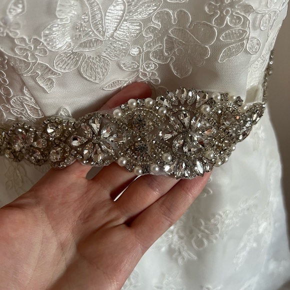 Wedding dress - Picture 4 of 6